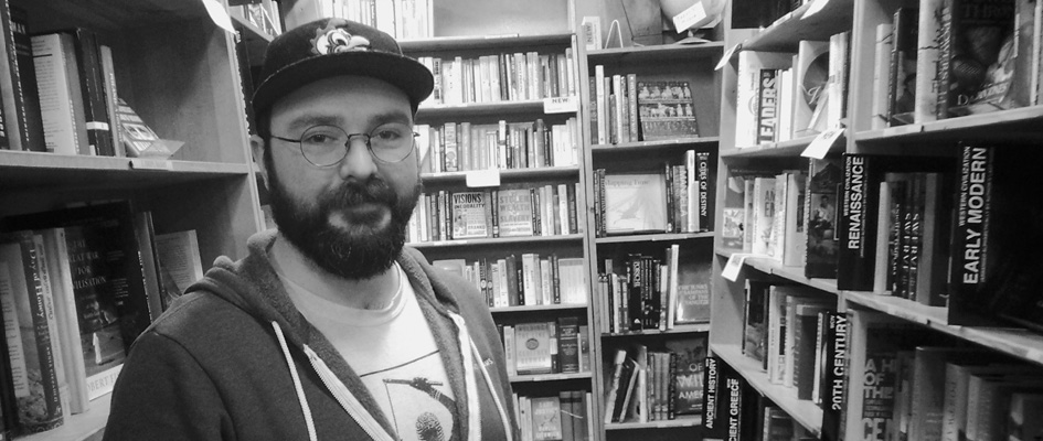 Mathias Duszynski in a bookstore