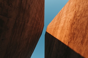 Glimpse of blue sky between two buildings